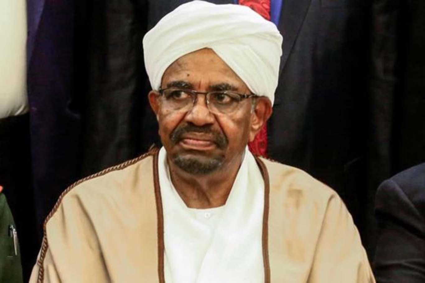 Sudan'da, Ömer el-Beşir'e yakın kamu görevlilerinin işine son verildi Sudan'da, Ömer el-Beşir'e yakın kamu görevlilerinin işine son verildi
